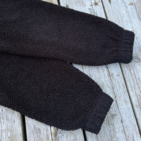 Icône⎪Black Quarter Zip Plush Sweater - Picture 8 of 10
